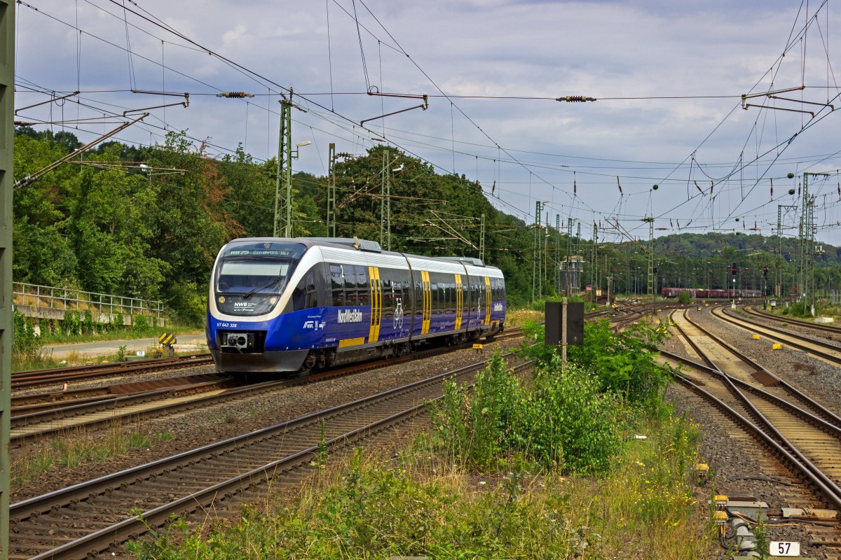 Als RB75 nach Osnabr�ck f�hrt 643 326 der NWB in Brackwede ein.
