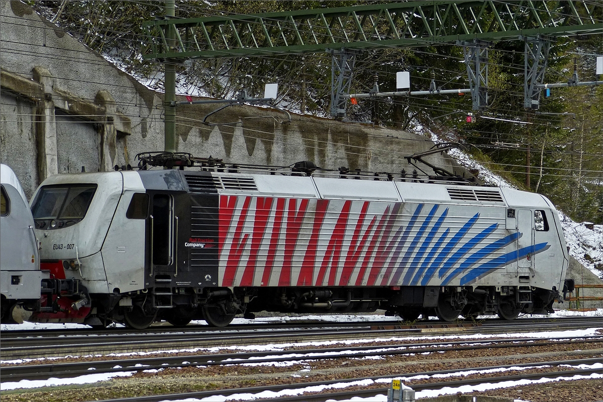 Als Zug Lok verlsst EU43 007 der Rail Traction Campony, mit einem Lokzug den Bahnhof am Brenner in Richtung Bozen. 15.05.2019  (Hans)