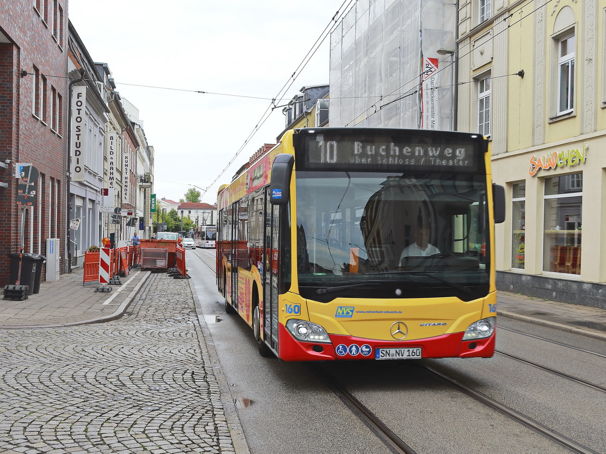 Am 02. August 2019 durchf�hrt die Goethestra�e ein Mercedes Benz Citaro Bus Nummer 160 des Nahverkehr Schwerin GmbH in Richtun Marienplatz. 