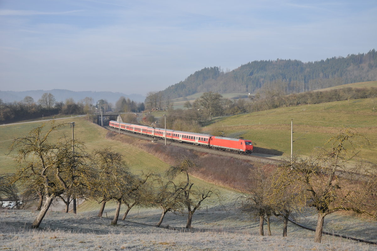 Am 08.02.2020 war 145 091-5 mit fünf n-Wagen als RE90 (88671) von Stuttgart Hbf nach Nürnberg Hbf unterwegs und wurde dabei von mir in Mittelrot fotografiert. 