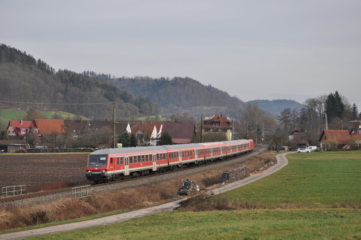 Am 08.02.2020 war der RE90 (88572) von Nürnberg Hbf nach Stuttgart Hbf unterwegs und wurde dabei in Schleißweiler fotografiert. 