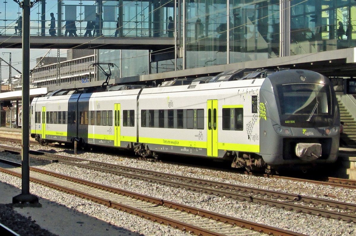 Am 10 Juni 2009 steht Agilis 440 906 in Regensburg Hbf.