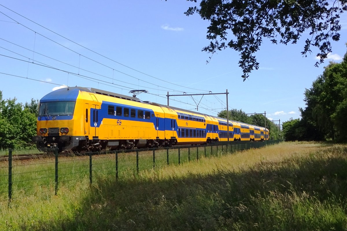 Am 10 Juni 2019 durchfahrt NS 7632 Alverna.