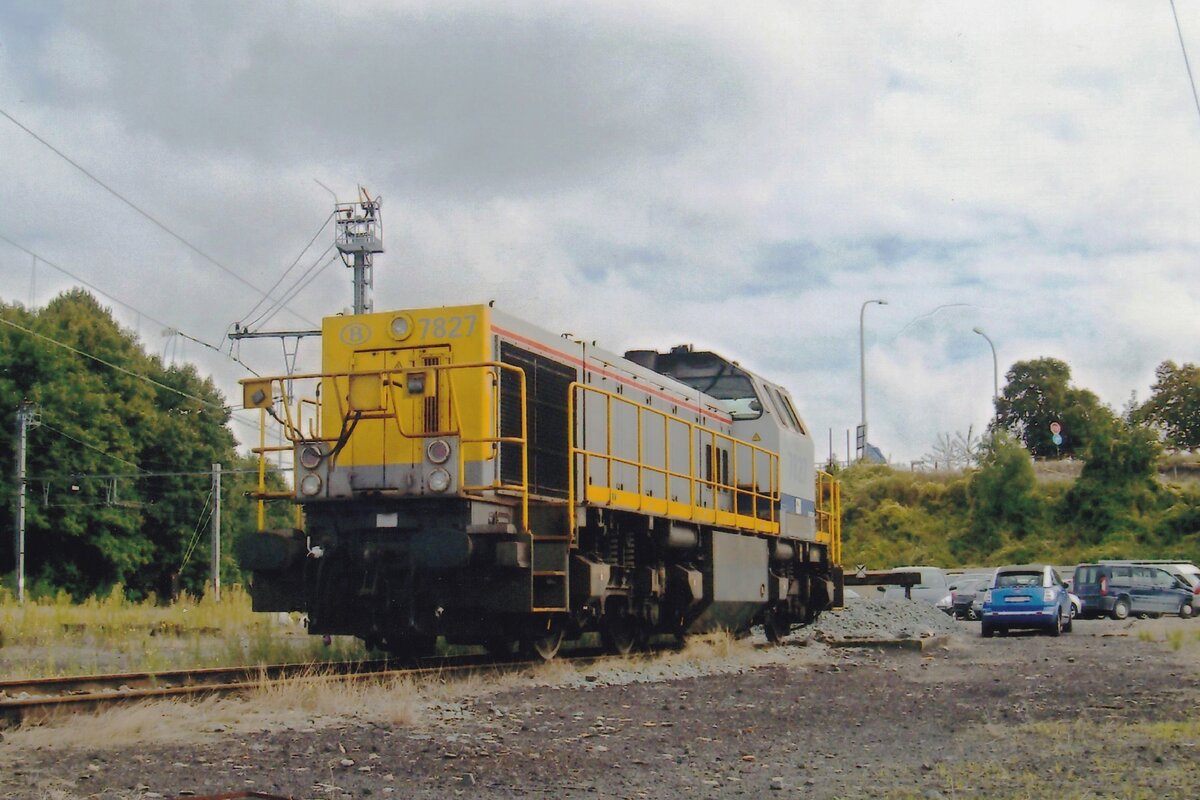 Am 11 September 2009 steht 7827 abgestellt in Saint-Ghislain.