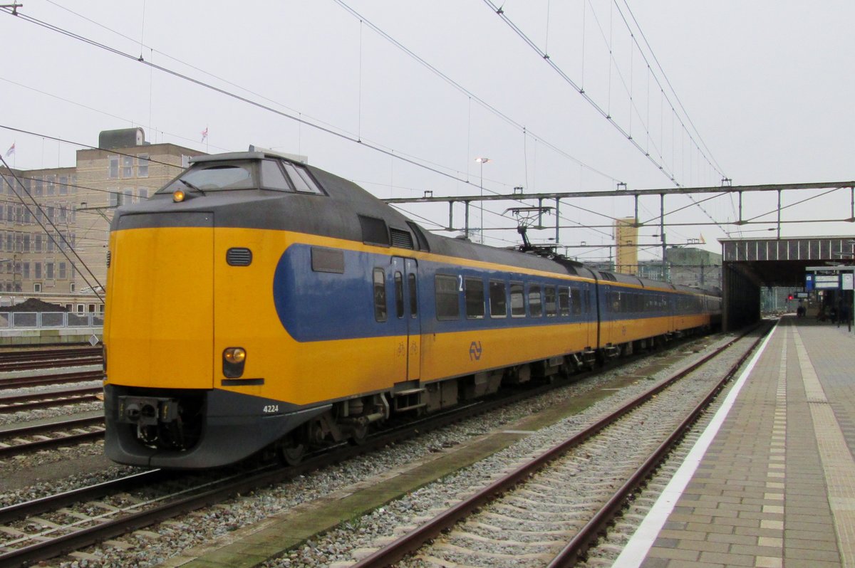 Am 13 Dezember 2014 verlässt NS 4224 Eindhoven.