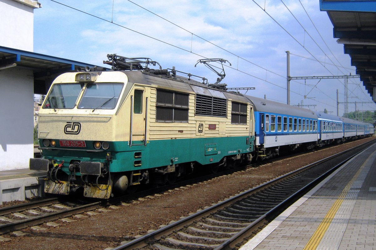 Am 13 Mai 2012 steht 150 205 in Praha-Liben mit ein Rychlik nach Bohumin.