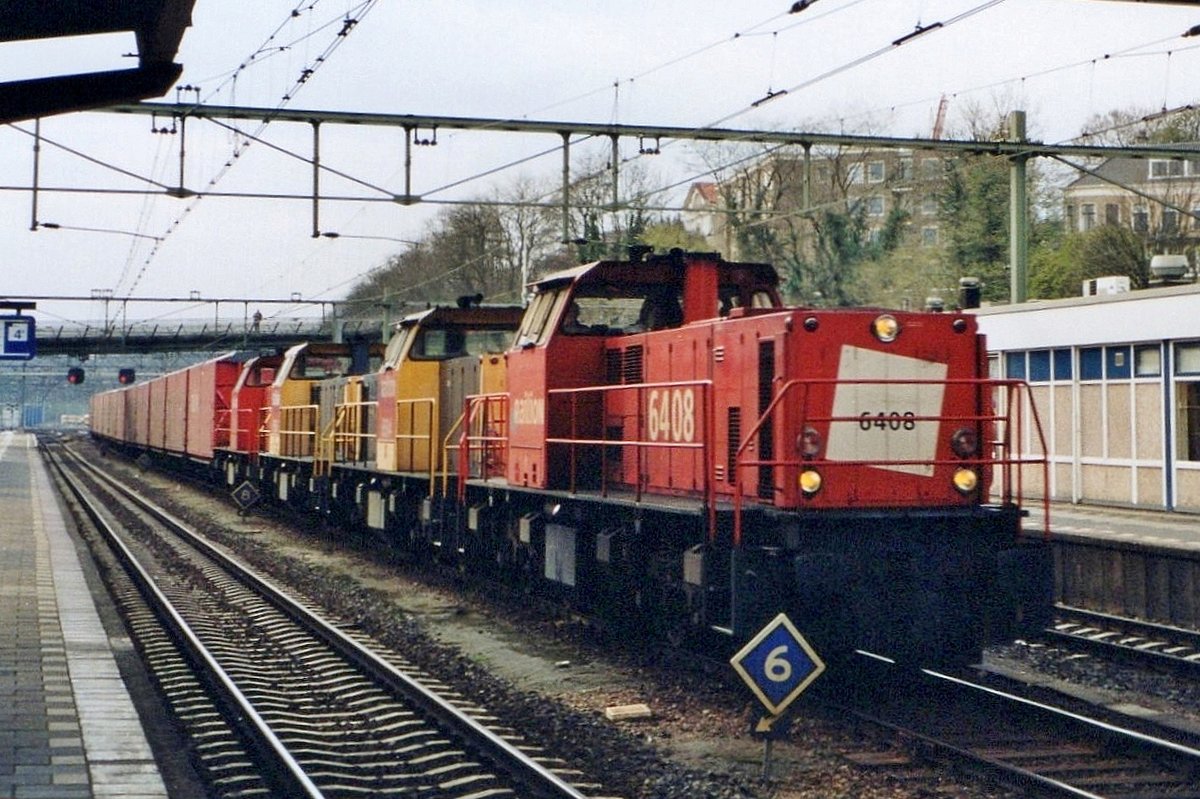 Am 16 Februar 1999 durchfahrt 6408 Arnhem Centraal.