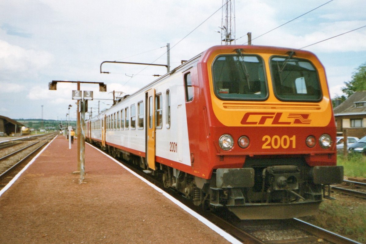 Am 16 Juli 1998 steht CFL 2001 ins Belgischen Grenzbahnhof Athus.