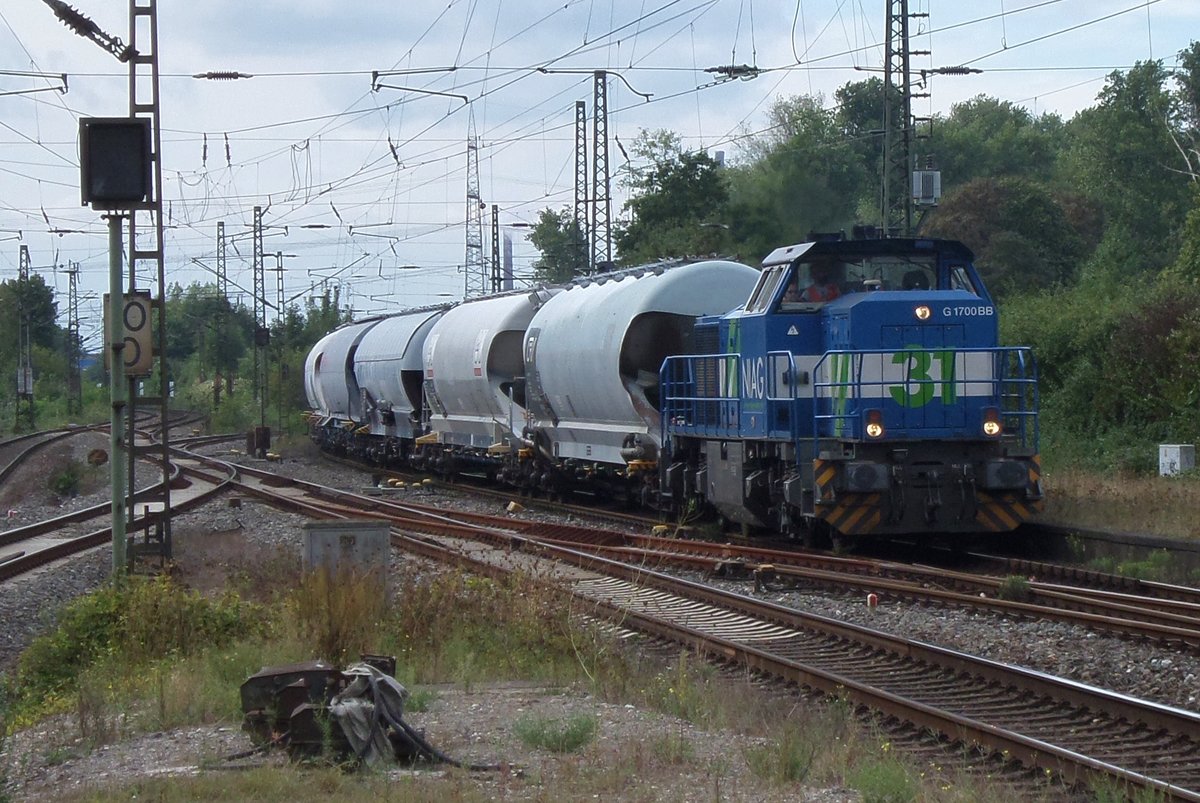 Am 16 September 2016 durchfahrt NIAG-31 Rheinhausen.