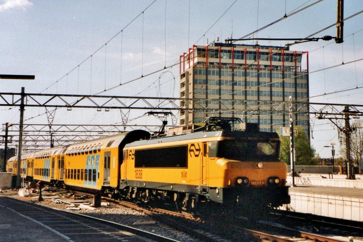 Am 17 Juli 2002 treft 1838 in Amsterdam Centraal ein.