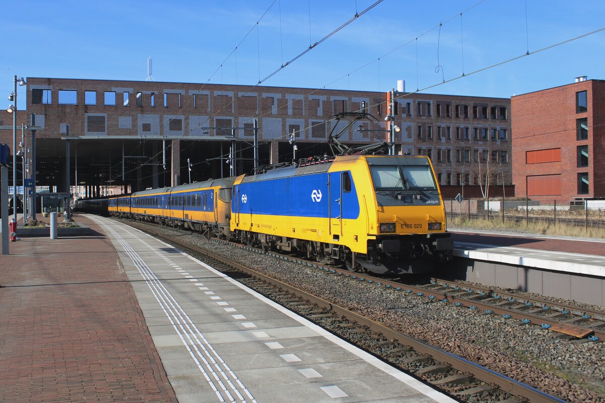 Am 17 Mrz 2025 steht NSR 186 020 mit ein IC-Direct in Breda. Dieser Gattung wird schnellstmglich von die neue ICNG Triebzge bernommen.