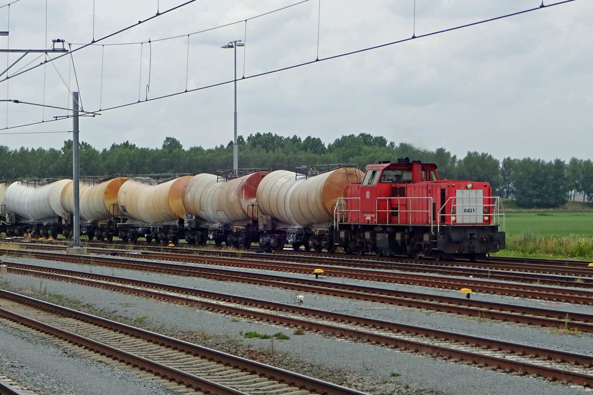 Am 19 Juli 2019 treft 6431 mit ein Kalkzug in Lage Zwaluwe ein.