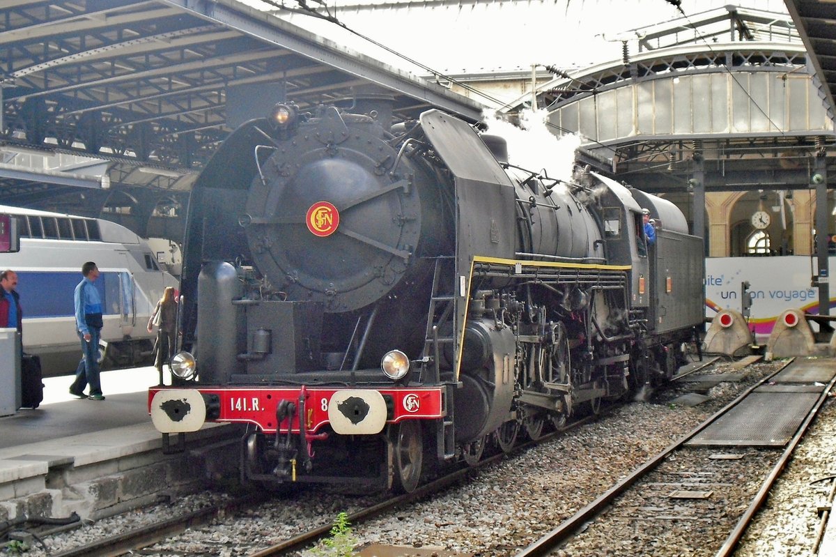 Am 19 September 2011 steht 141 R-840 in Paris Est.