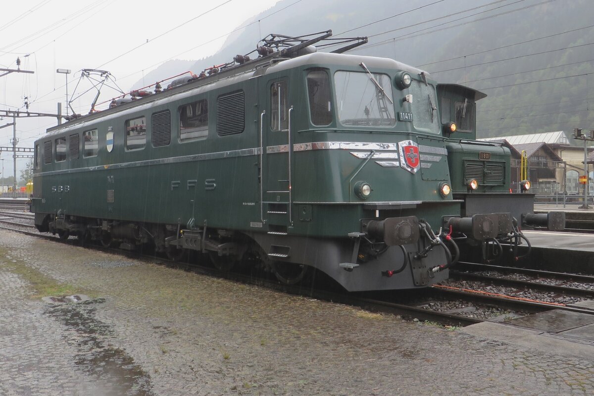 Am 19 September 2019 steht 11411 ins verregneten Erstfekld während die Erstausgabe (und hoffentlich nicht der Letztausgabe) des Bahnhofsfests  Bahnen am Gotthard  -mit jeden Stunde ein Sonderzug zwischen Erstfeld und Göschenen.