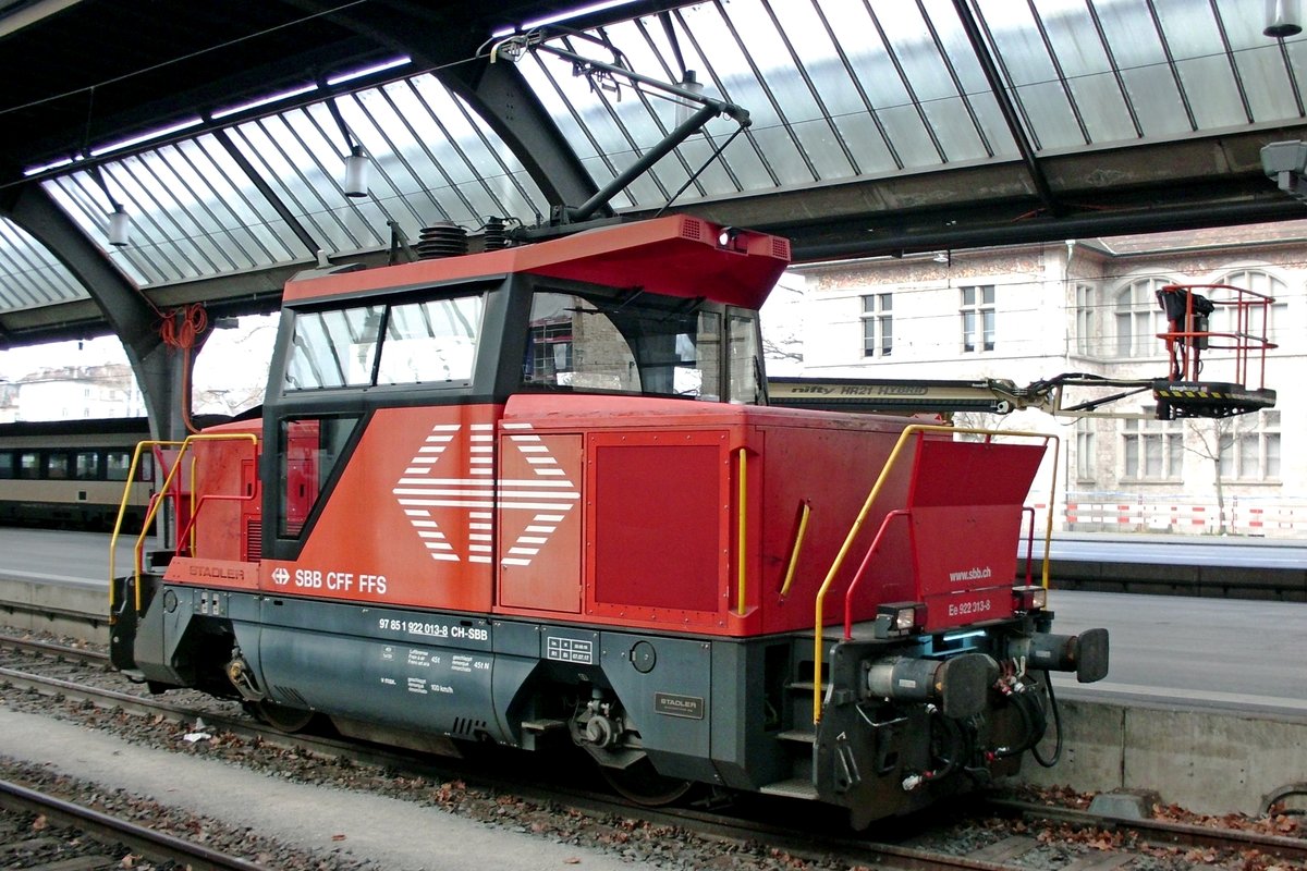 Am 2 Jänner 2020 steht 922 013 in Zürich HB.