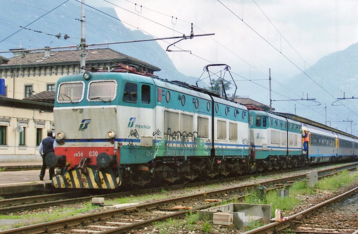 Am 20 Mai 2008 steht E 656 030 in Domodossola.
