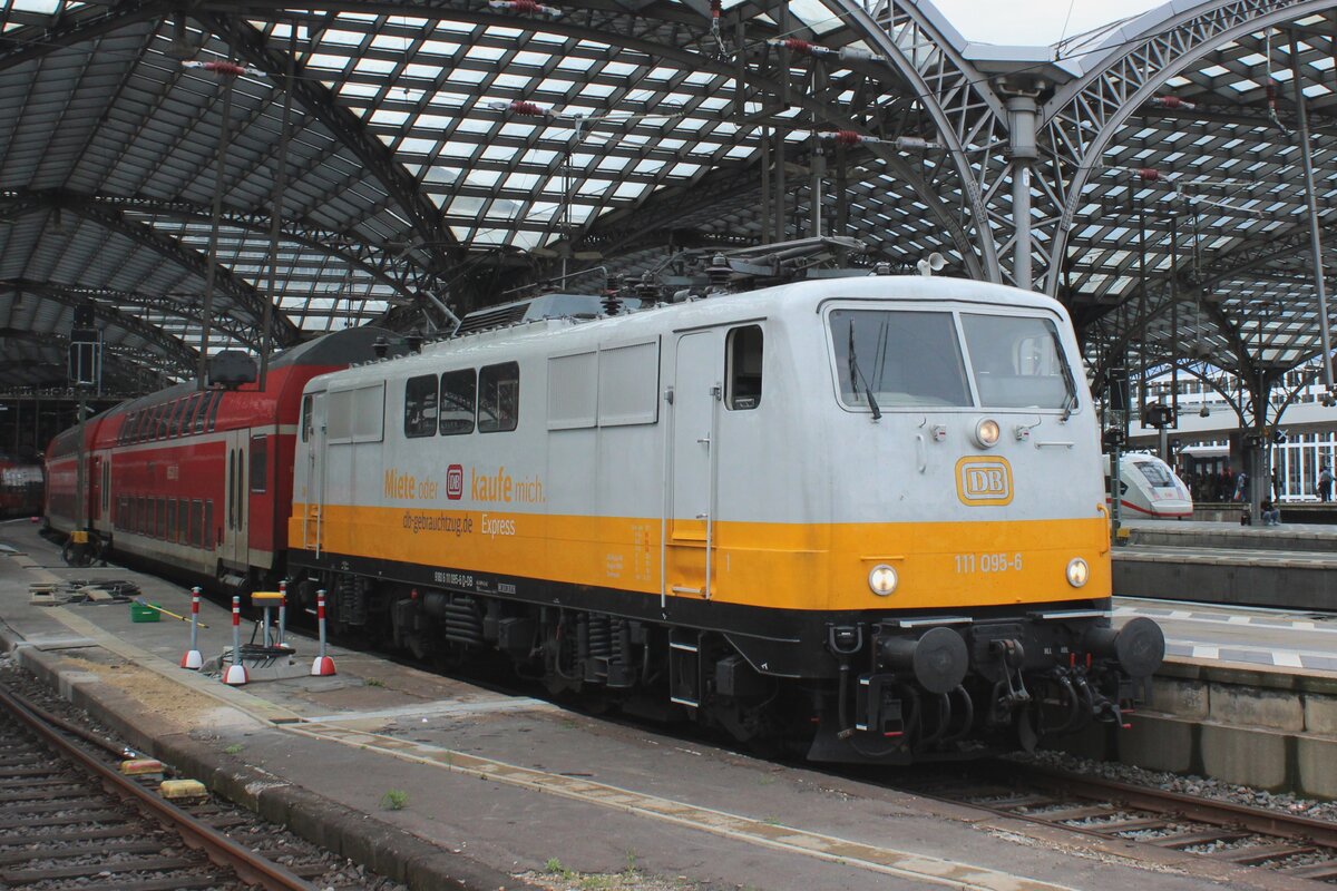 Am 21 Juni 2024 steht 111 095 mit deren CBB EM-Extrazug abfahrtbereit in Köln Hbf. 