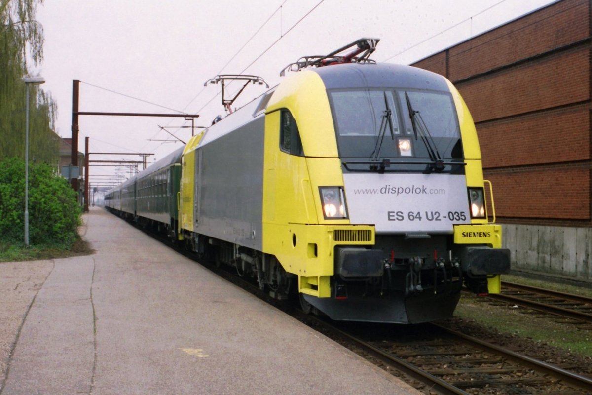 Am 21 Mai 2004 steht U2-035 in Padborg. 