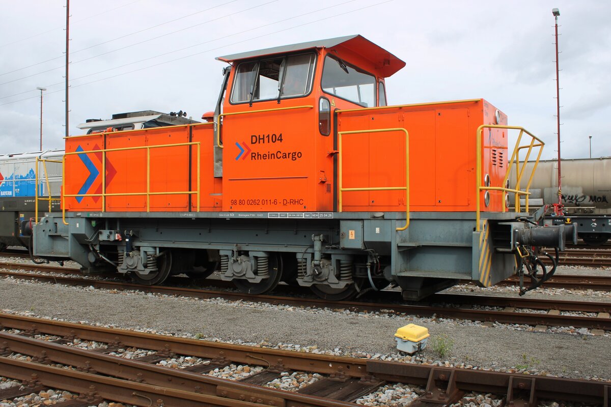 Am 21 September 2025 steht RheinCargo DH 104 in Neuss am Kaiser während der Offener Tür Tag als Teil der Tag der Schienen 2025. 