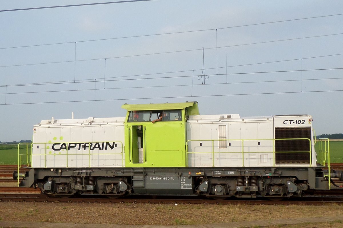 Am 22 Juli 2016 steht CapTrain 203 102 in Lage Zwaluwe.