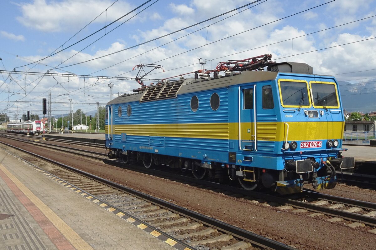 Am 23 Juni 2022 lauft ZSSK 362 020 'BRANO' um in Poprad-Tatry.