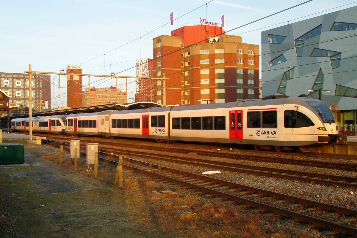 Am 24 December 2016 verlässt Arriva 354 Nijmegen Centraal.