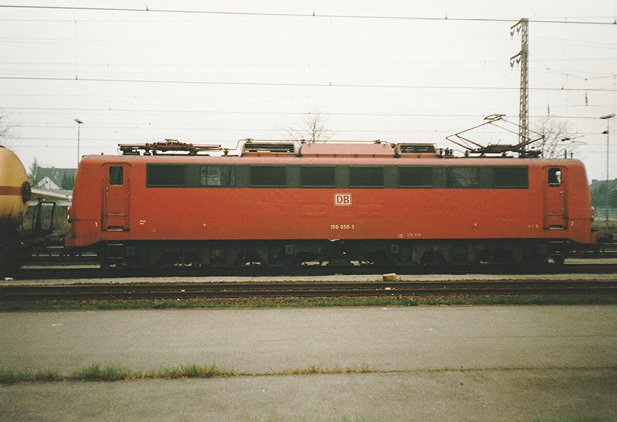 Am 24 Februar 1998 steht 150 050 in Emmerich.