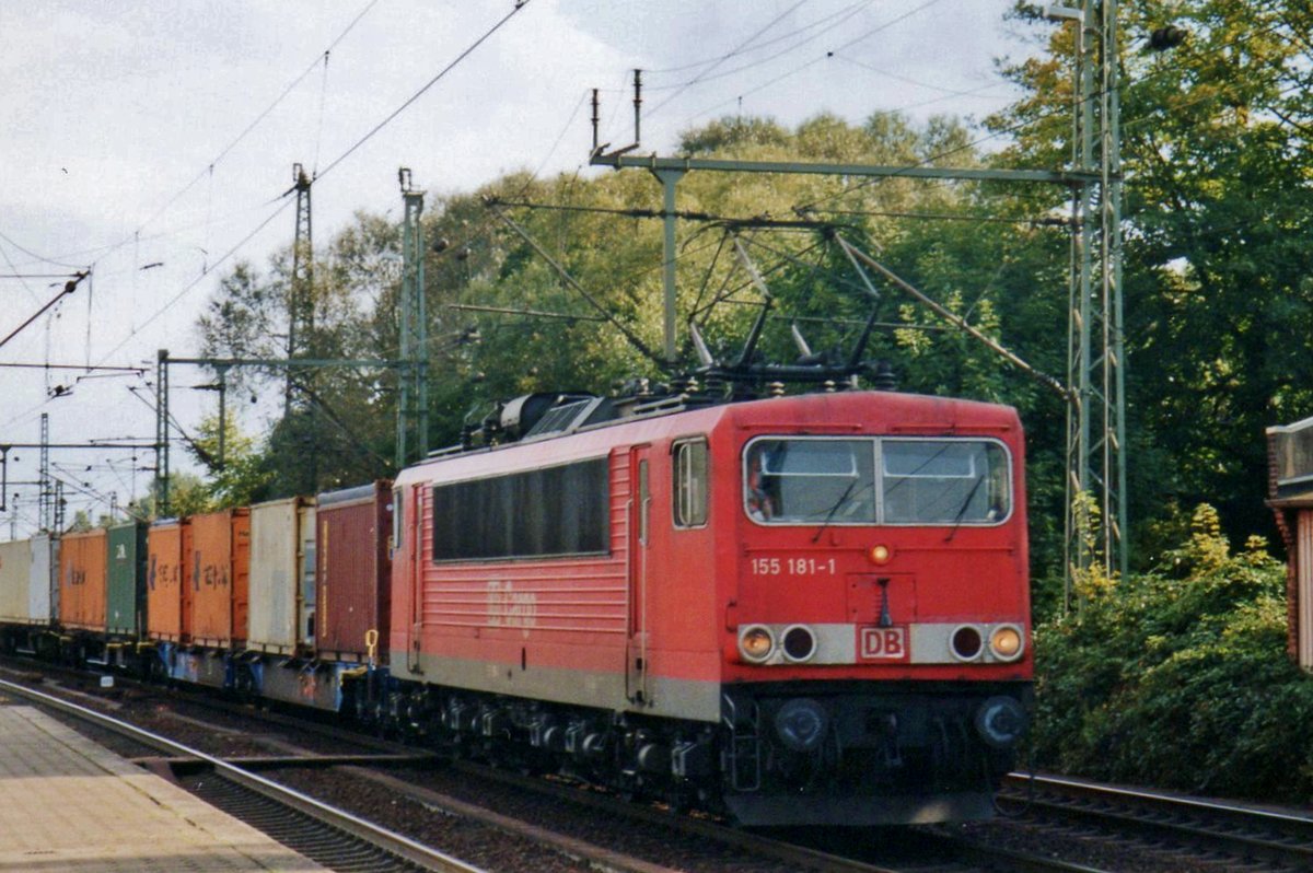 Am 25 Mai 2004 zieht 155 181 ein Containerzug durch Hamburg-Harburg, vielleicht der mekka fr Kistenzgeliebhaber.