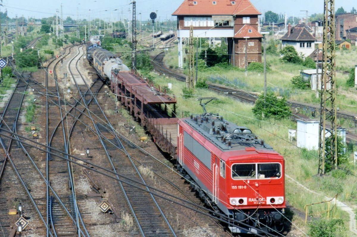 Am 26 Mai 2007 durchfahrt 155 191 mit deren Mischguterzug Halle (Saale) Gbf. 