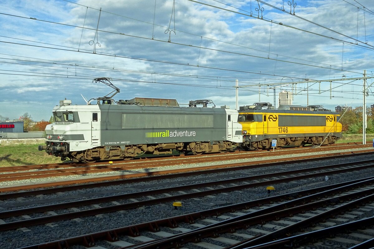 Am 26 Oktober 2022 steht RADVE 9903 mit defekter 1746 in Schlepp in Nijmegen. Die 9903 ist die ex-NS 1611 'VENLO'.