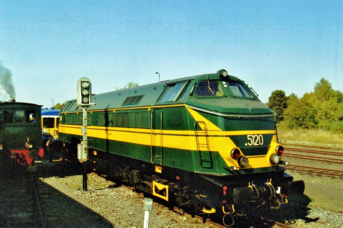 Am 26 September 2009 wurde CFV3V 5120 vom Sopnderzug aus in Mariembourg fotografiert.