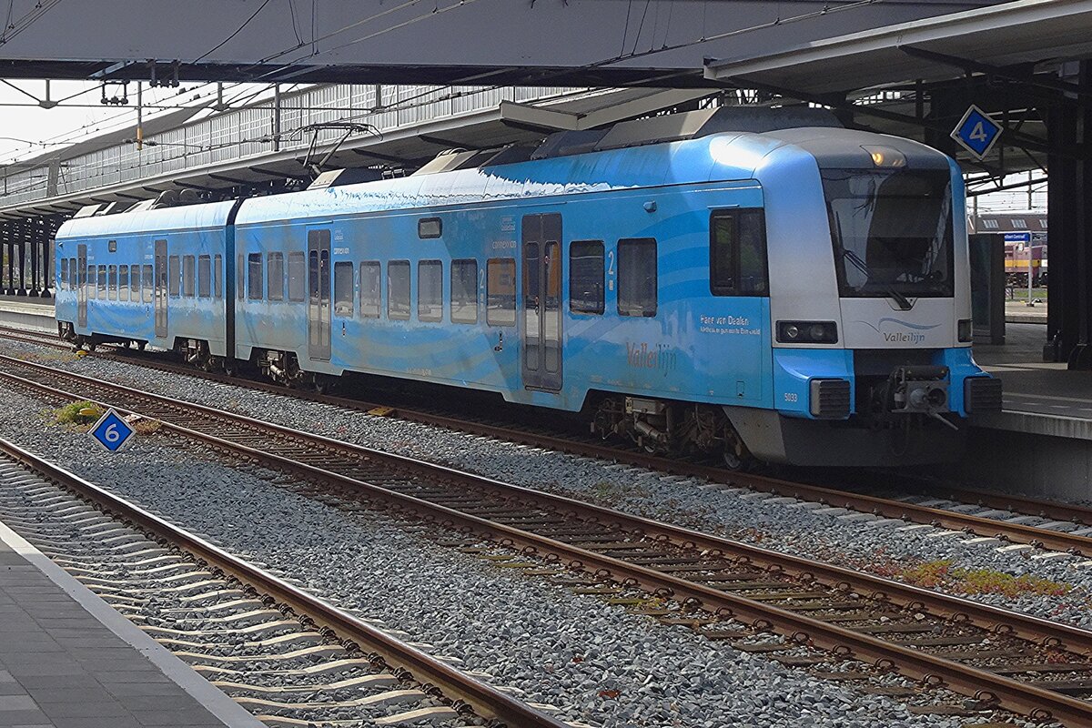 Am 27 April 2023 steht Valleilein/Connexxion 5033 abfahrtbereit in Amersfoort.