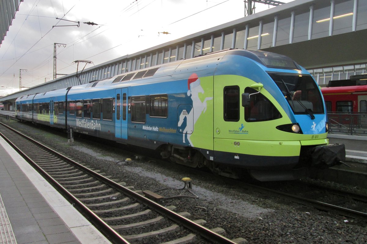 Am 27 Dezember 2016 steht Westfalenbahn ET 011 in Mnster.