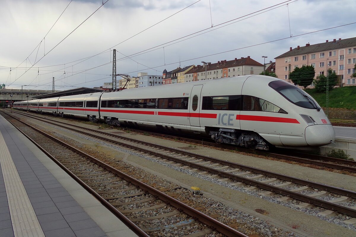 Am 28 Dezember 2016 steht ICE 411 031 in Passau Hbf.