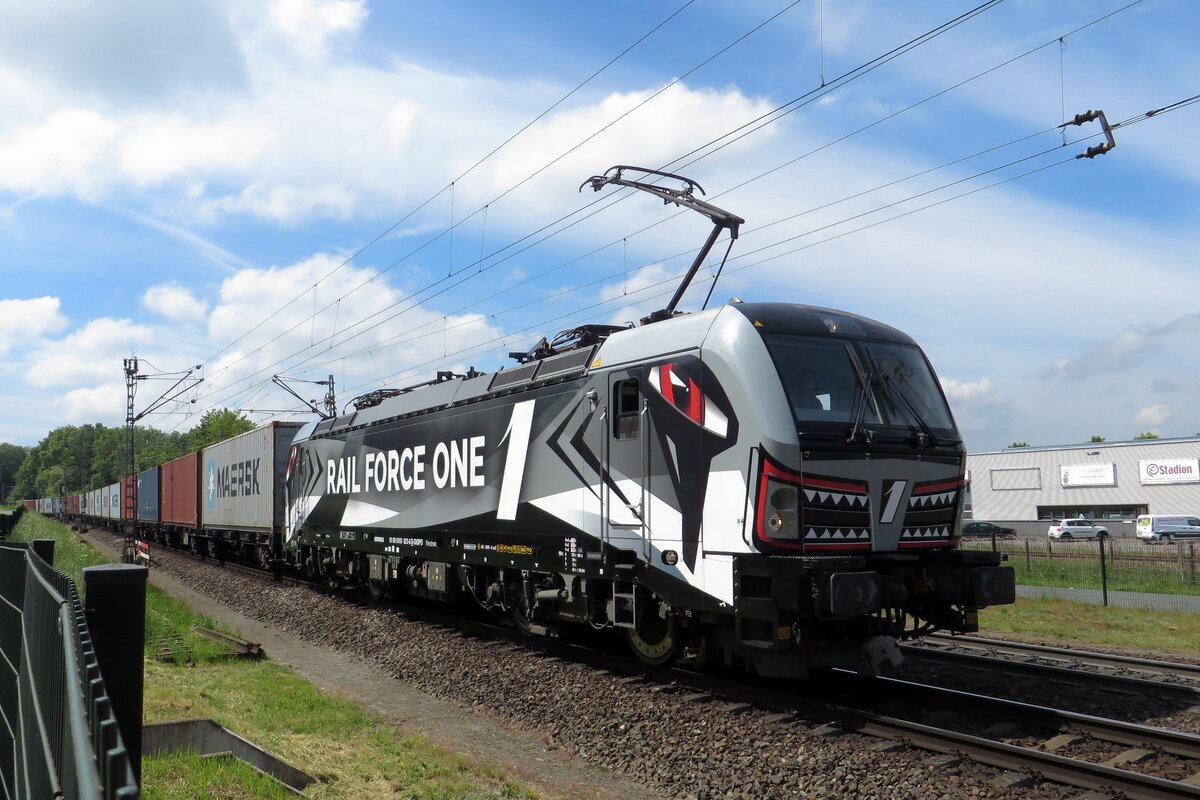 Am 28 Mai 2021 durchfahrt RFO 193 623 (auch Sharky genannt) Venlo-Vierpaardjes.