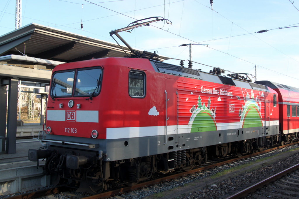 Am 28.12.2014 gegen 13:33 Uhr stand die Werbe 112 108 im Rostocker Hbf