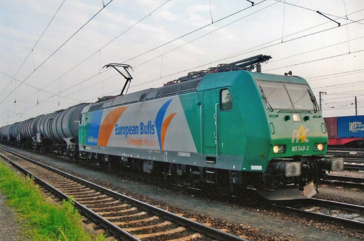 Am 29 Mai 2010 steht R4C 185 549 in Grosskorbetha.