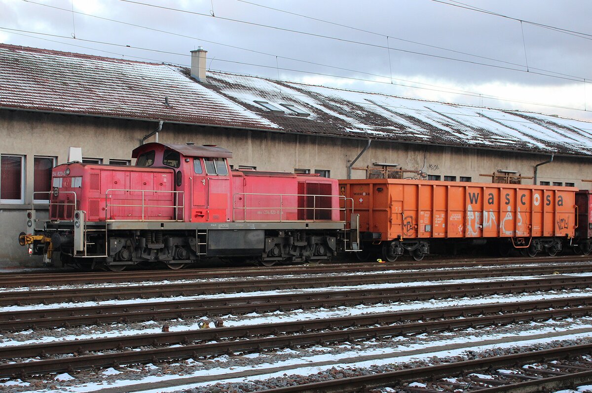Am 3 Januar 2026 steht 294 823 mit einige Wascosa-Wagen in Villingen in Schwarzwald.
