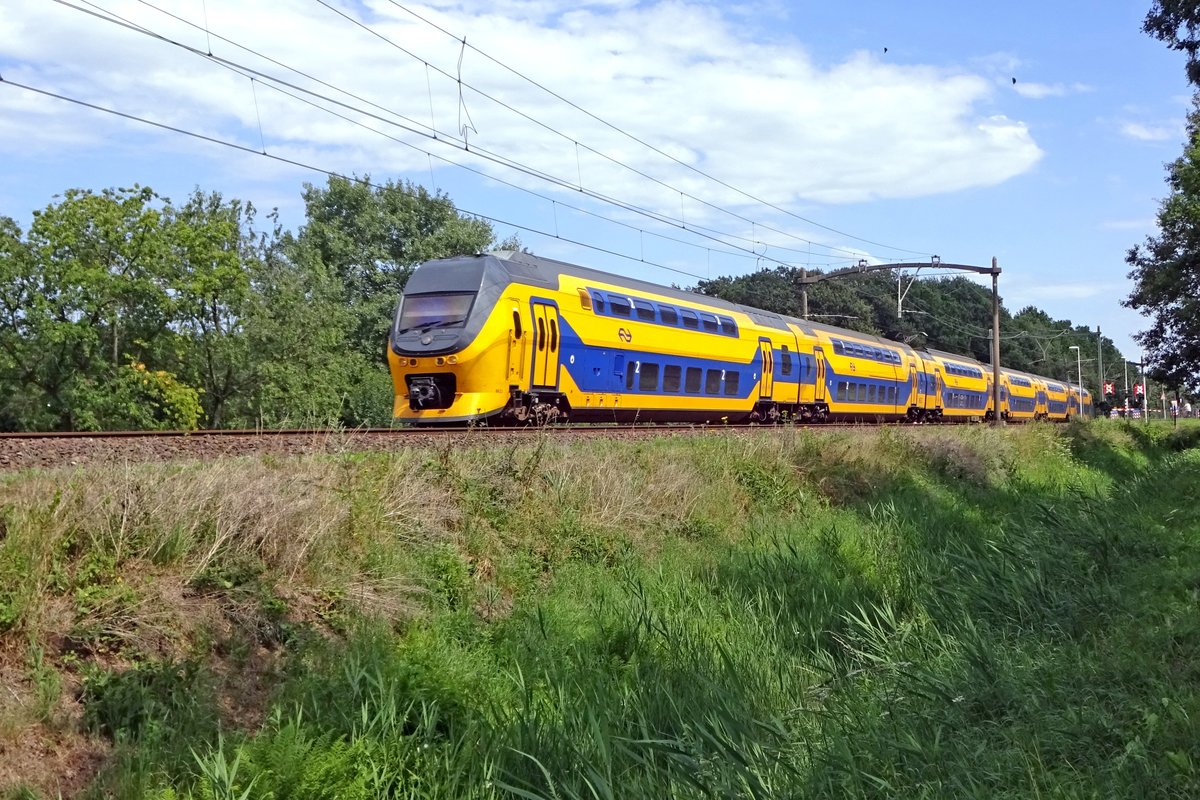Am 30 Juli 2019 durcheilt NS 8632 Tilburg Oude Warande.