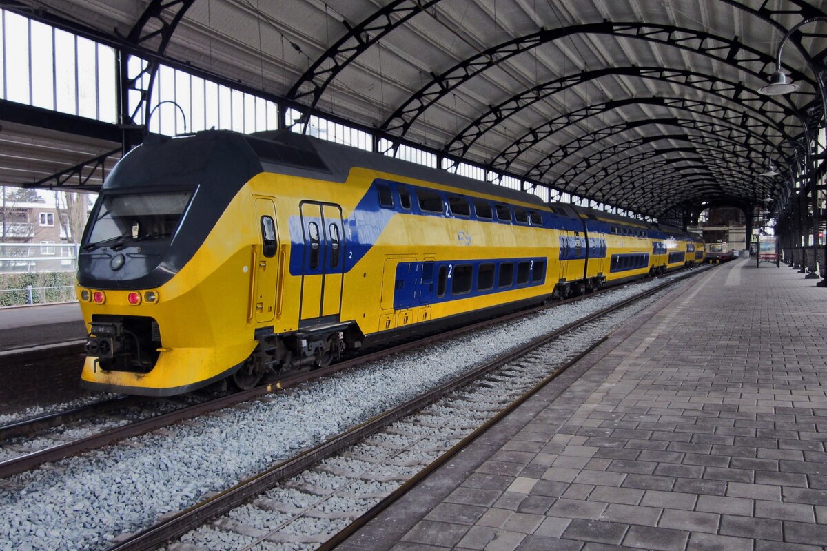 Am 30 März 2013 steht NS 9564 in Haarlem.