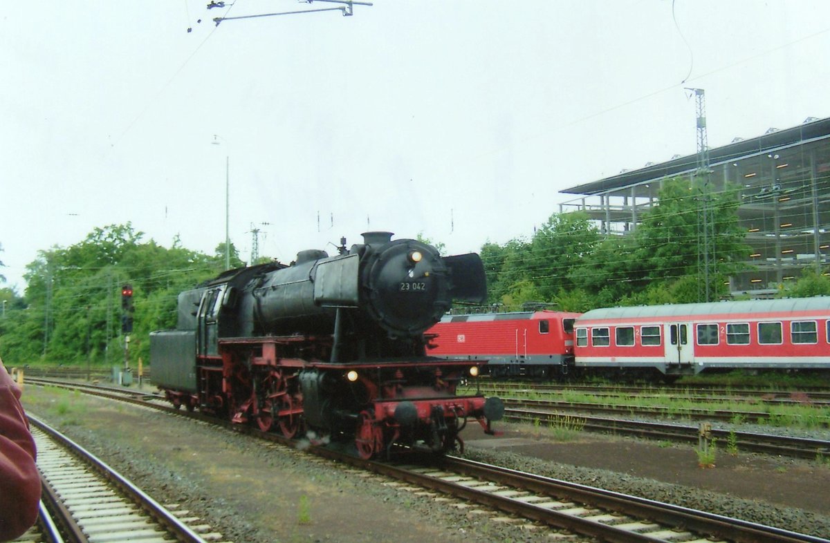 Am 30Mai 2008 lauft 23 042 um in Darmstadt Hbf.