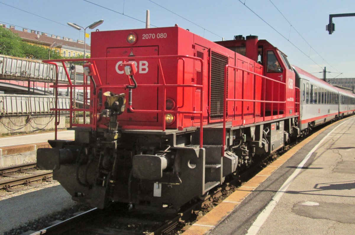 Am 31 Mai 2015 rangiert 2070 080 in Wien Westbahnhof.