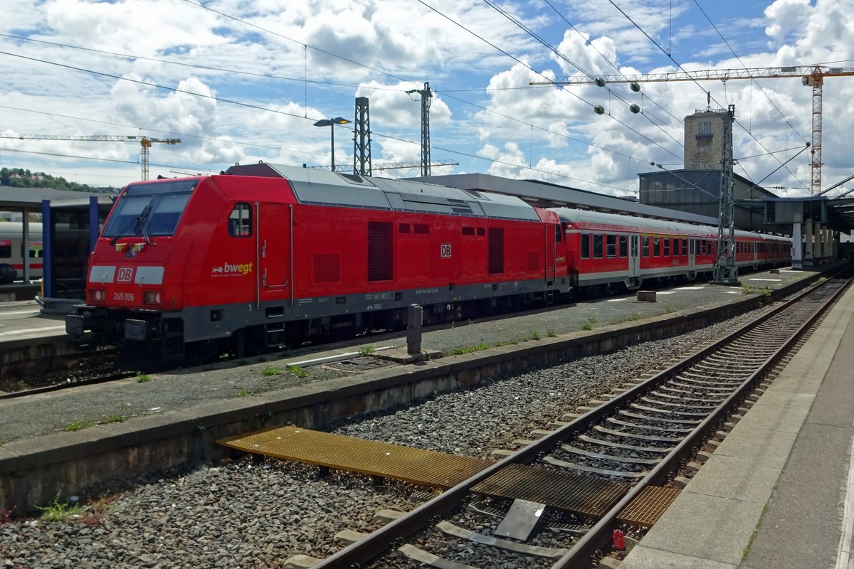 Am 31 Mai 2019 bleibt 245 006 in Stuttgart Hbf stehen/liegen: wegen ein technischer Störuntg am LOok fiel dieser RegionalBahn leider aus...
