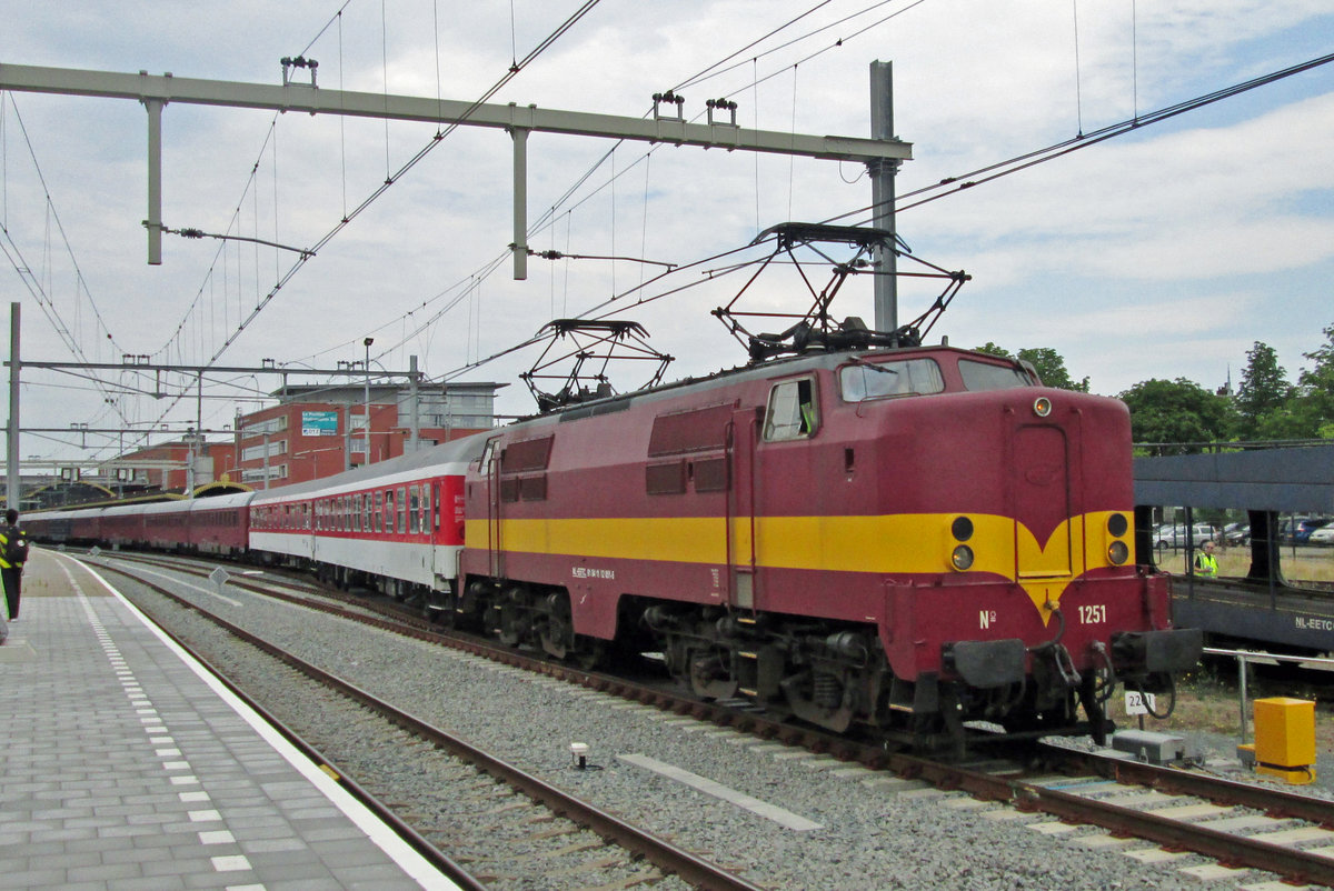 Am 4 Juli 2014 verlässt EETC 1251 mit der 1. von drei Nachtzüge 's-Hertogenbosch.