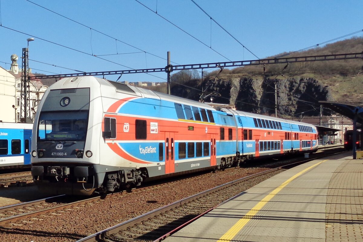 Am 6 April 2018 verlsst 471 060, dan noch in RB Farben, Usti-nad-Labem mit ein RB-Dienst nach Praha.