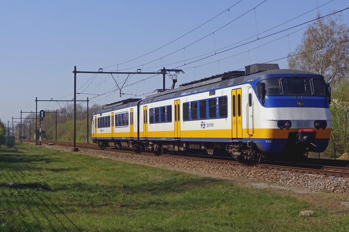 Am 6 April 2020 durchfahrt NS 2122 Alverna.