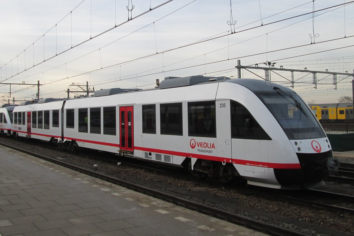Am 6 Januar 2015 steht Veolia 235 in Nijmegen.