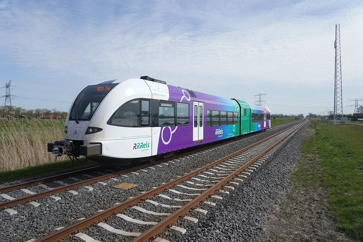 Am 9 April 2026 treft RRreis/Arriva 253 in Hemmen-Dodewaard ein und wird vom offenbarer Stelle fotografiert.