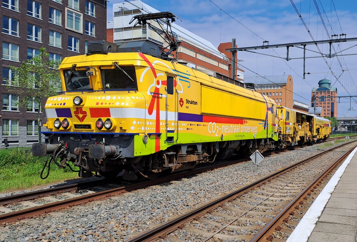 Am 9 Mai 2026 gelung dieser Froschblick auf Strukton 1736 'KETHIE' mit ein UniMat in 's-Hertogenbosch.
