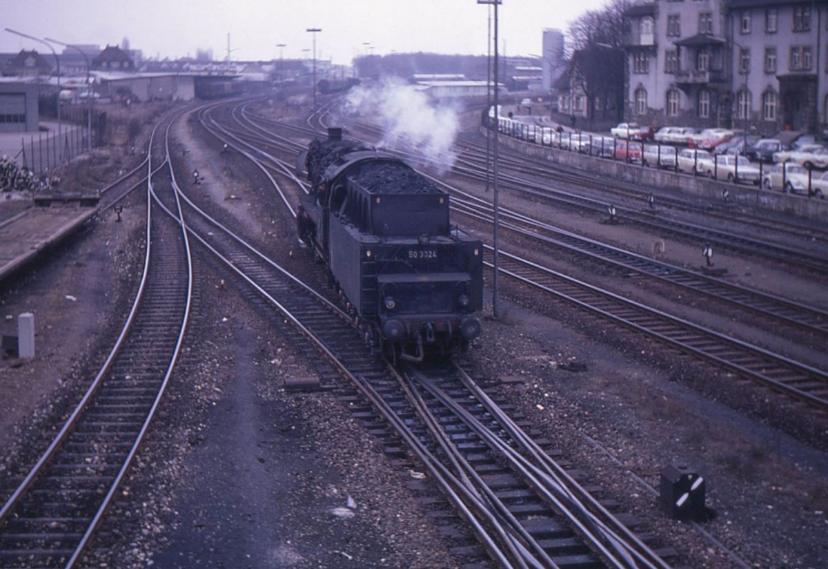 Am Bahnhof von Singen (Hohentwil): Dampflok 50 3024. 28.Februar 1969. 